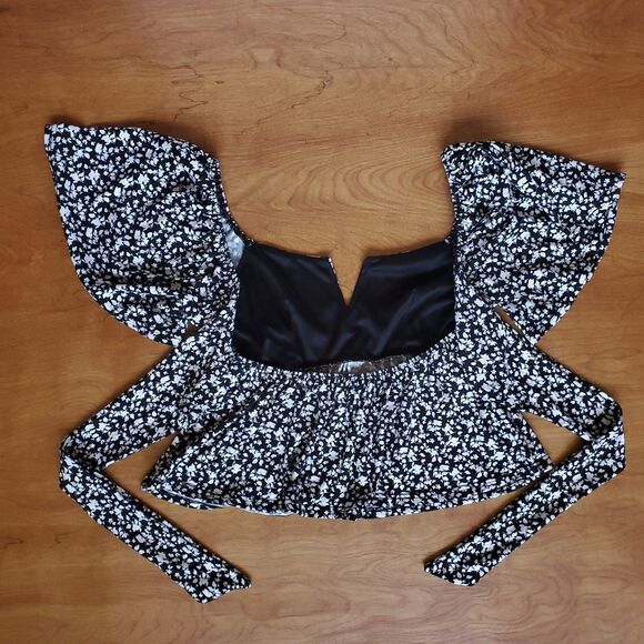 Ditsy Floral Top Size S Black White Flutter Sleeve Tie Back Empire Waist Cottage - Picture 10 of 14